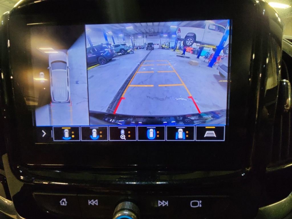 Used 2020 Chevrolet Traverse LT w/ LT Premium Package image 18