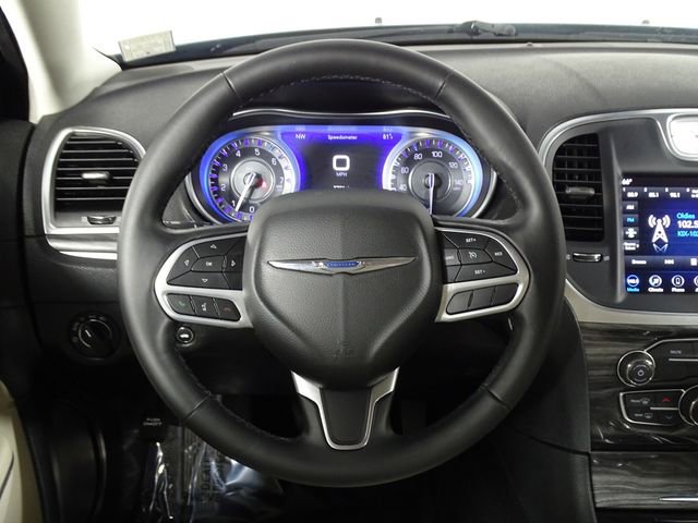 Used 2022 Chrysler 300 Touring w/ Sport Appearance Package image 23