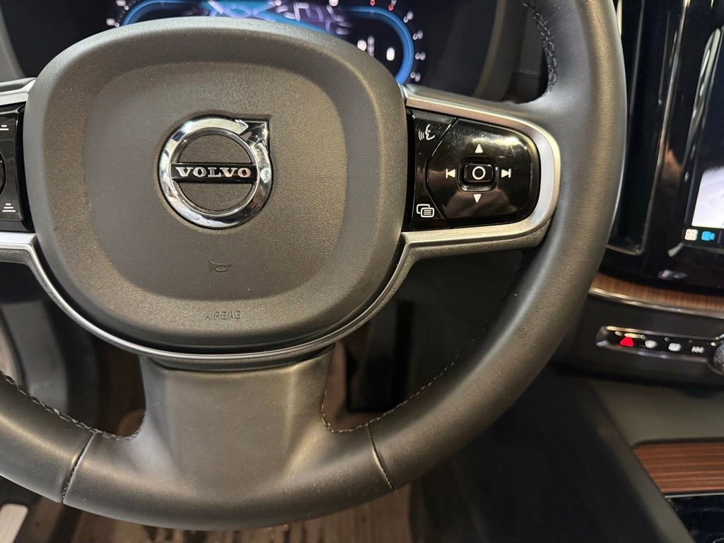 Used 2025 Volvo XC60 B5 Ultra AWD/4WD image 11