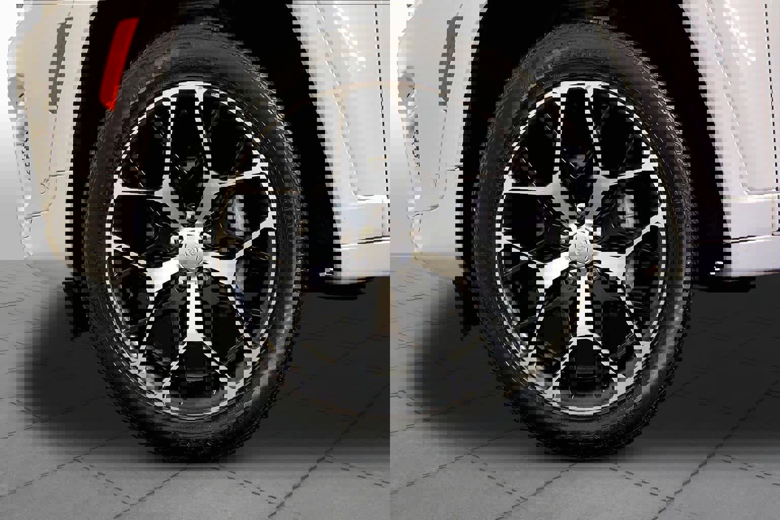 Used 2024 Jeep Grand Cherokee Summit AWD/4WD image 11