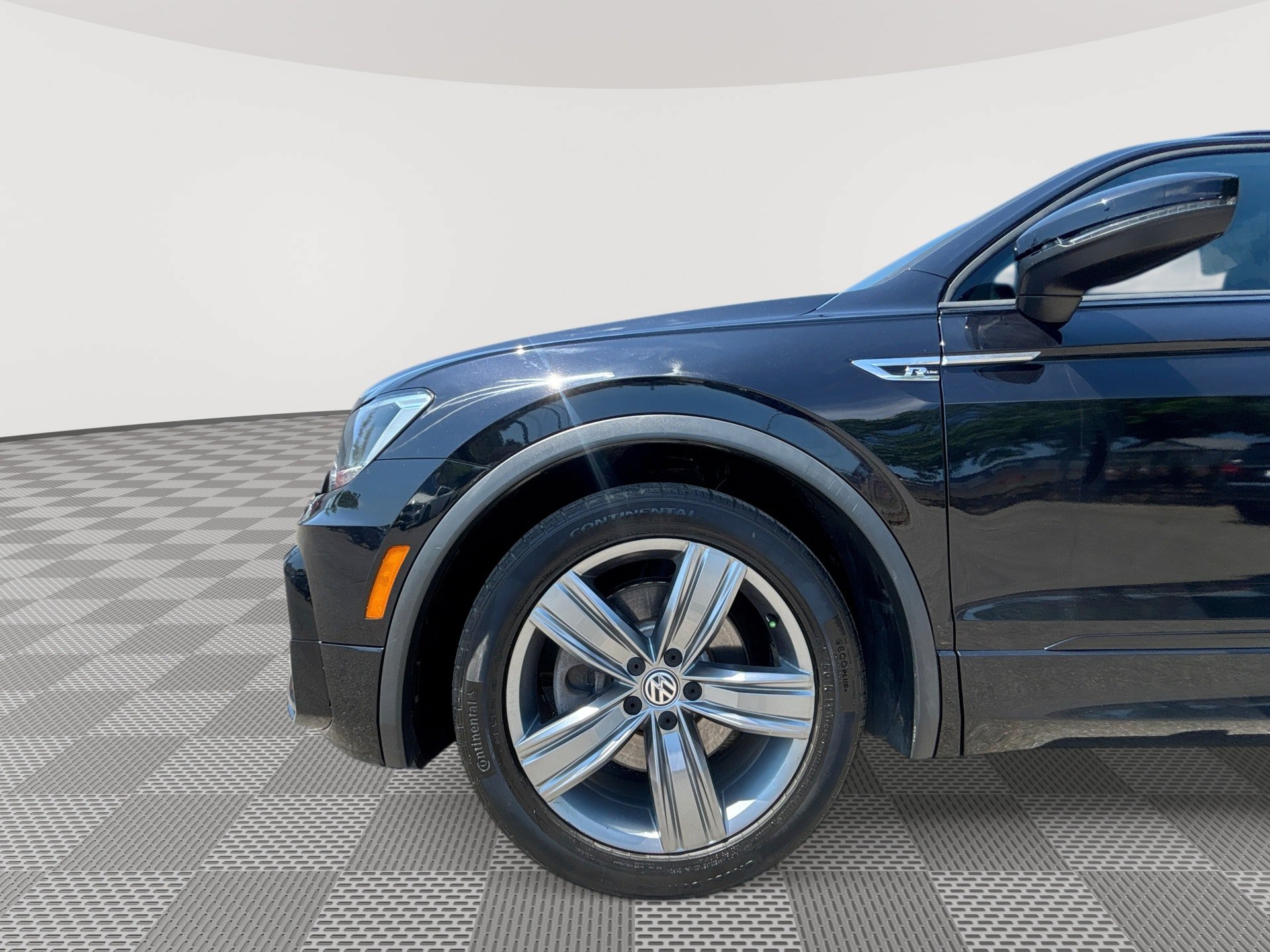 Used 2020 Volkswagen Tiguan SE R-Line AWD/4WD image 19