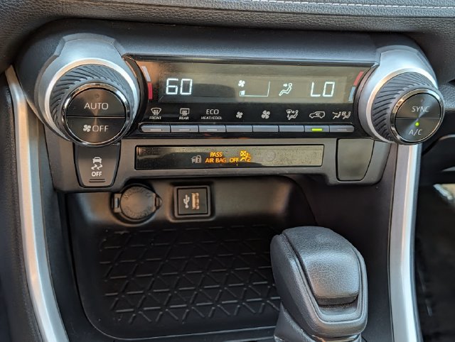 Used 2024 Toyota RAV4 LE AWD/4WD image 16