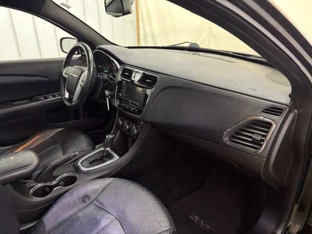 Used 2013 Chrysler 200 Limited FWD image 23