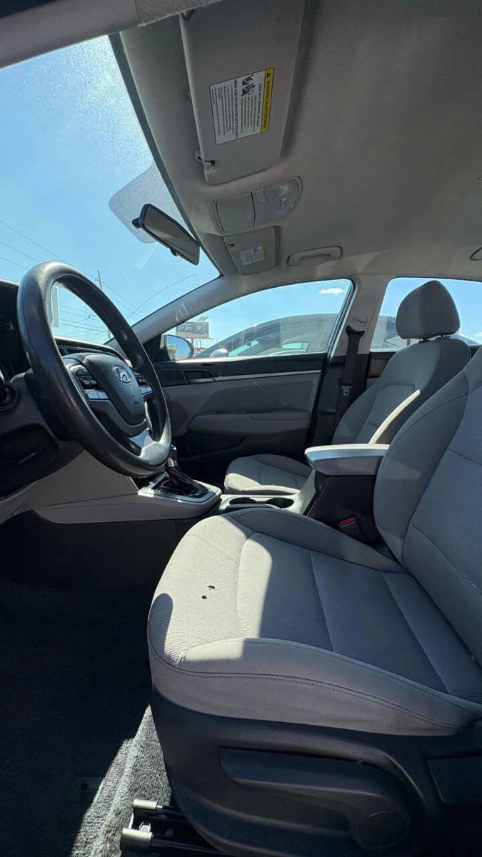 Used 2018 Hyundai Elantra SEL image 2
