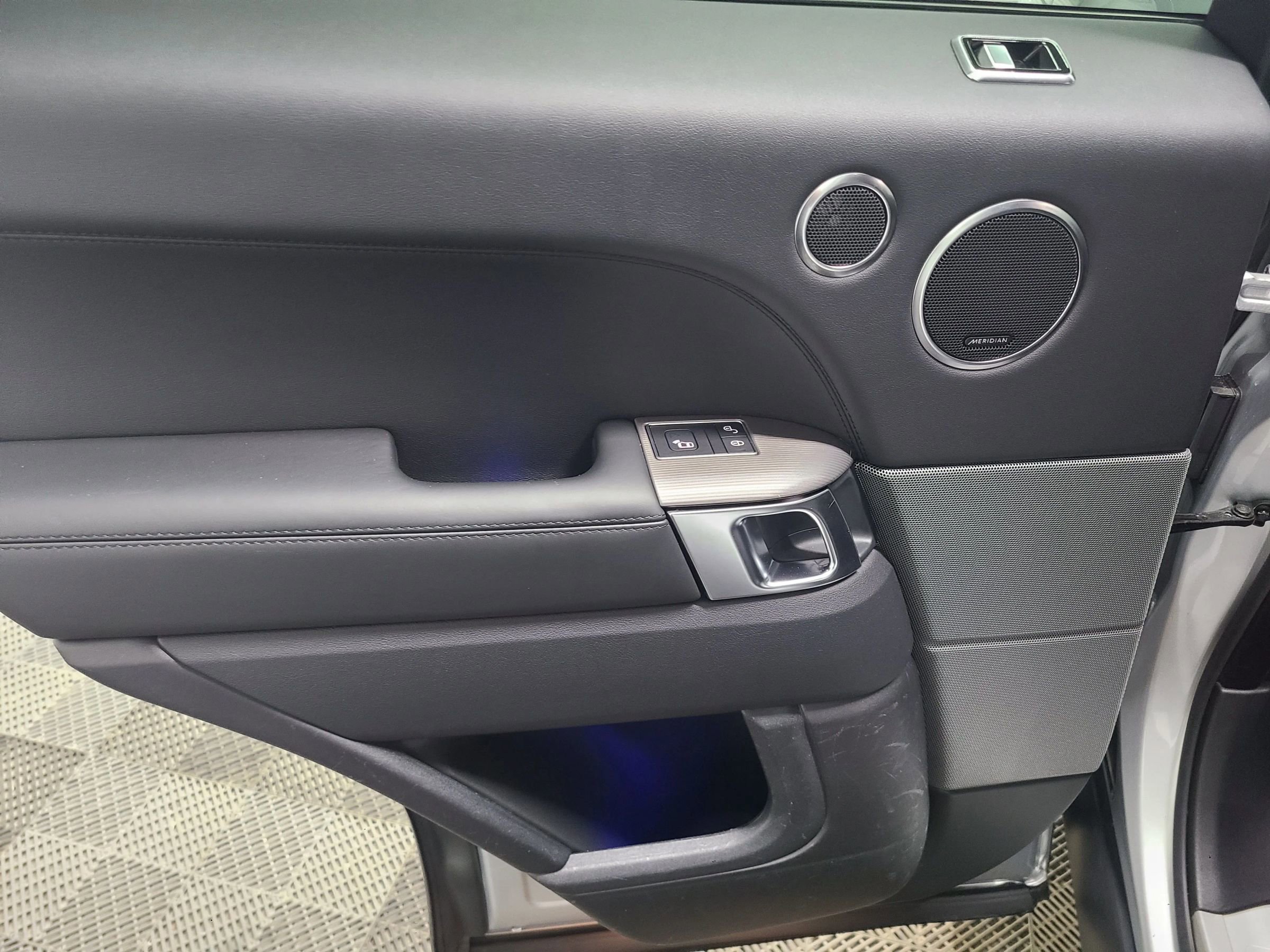 Used 2018 Land Rover Range Rover Sport HSE image 38