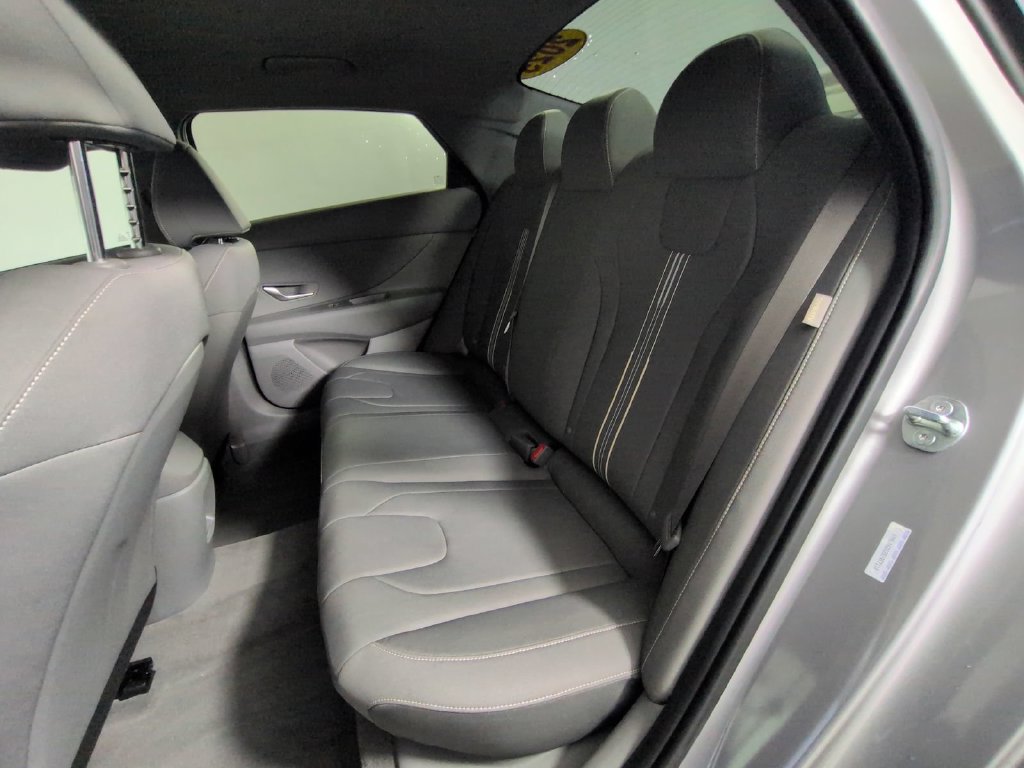 Used 2025 Hyundai Elantra Sport FWD image 19
