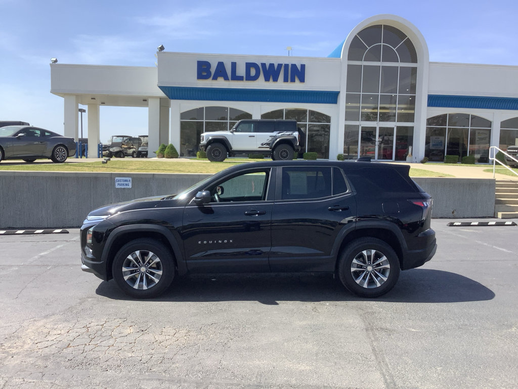 Used 2025 Chevrolet Equinox LT w/ Safety and Technology Package FWD image 4