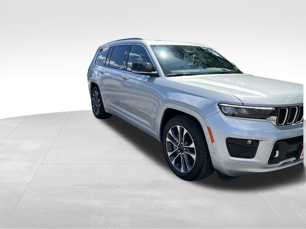 Used 2025 Jeep Grand Cherokee L Overland w/ Advanced Protech Group III image 9