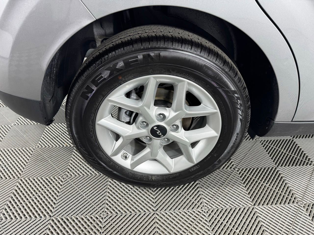Used 2025 Kia Soul LX w/ LX Technology Package FWD image 33