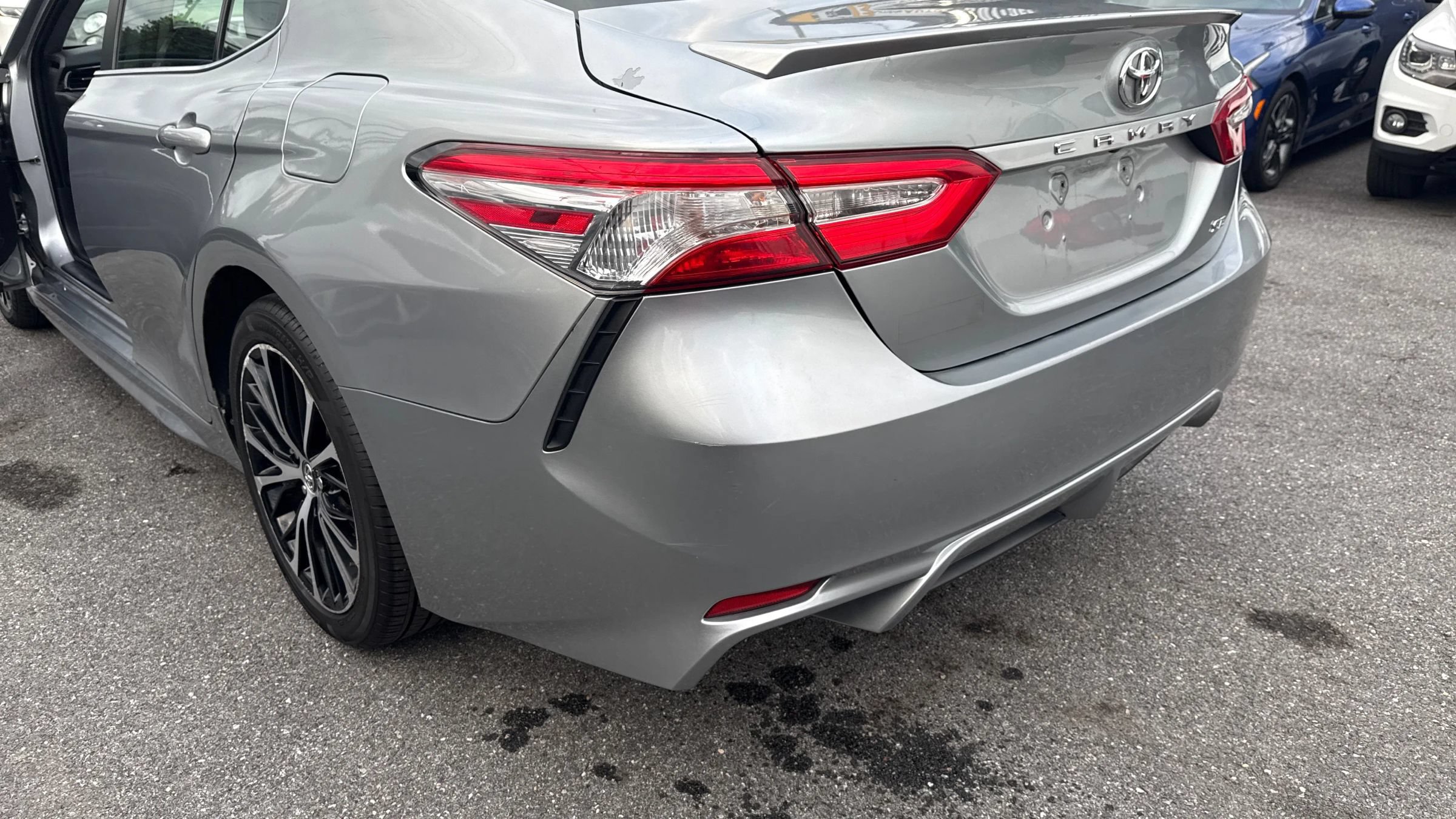 Used 2020 Toyota Camry SE FWD image 12