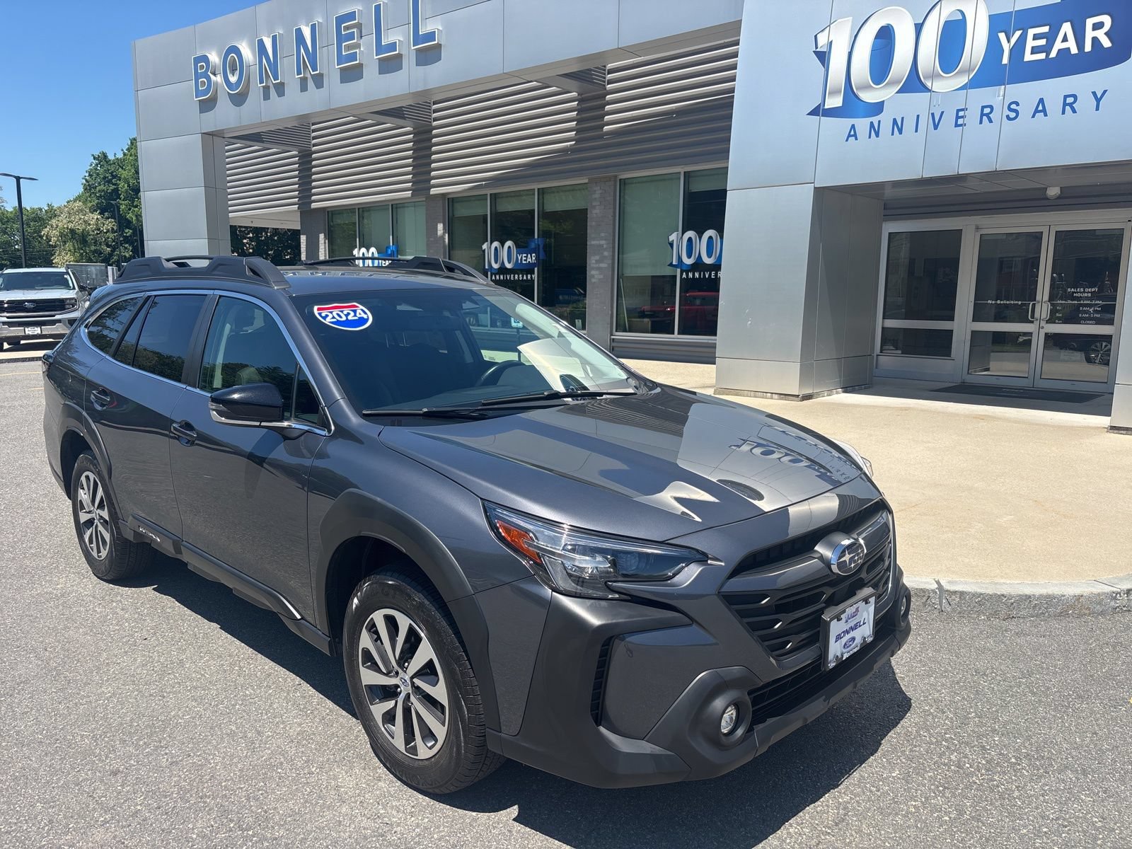 Used 2024 Subaru Outback Premium AWD/4WD image 1