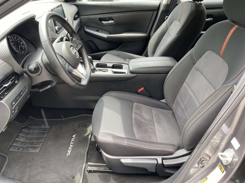 Used 2025 Nissan Sentra SR FWD image 16
