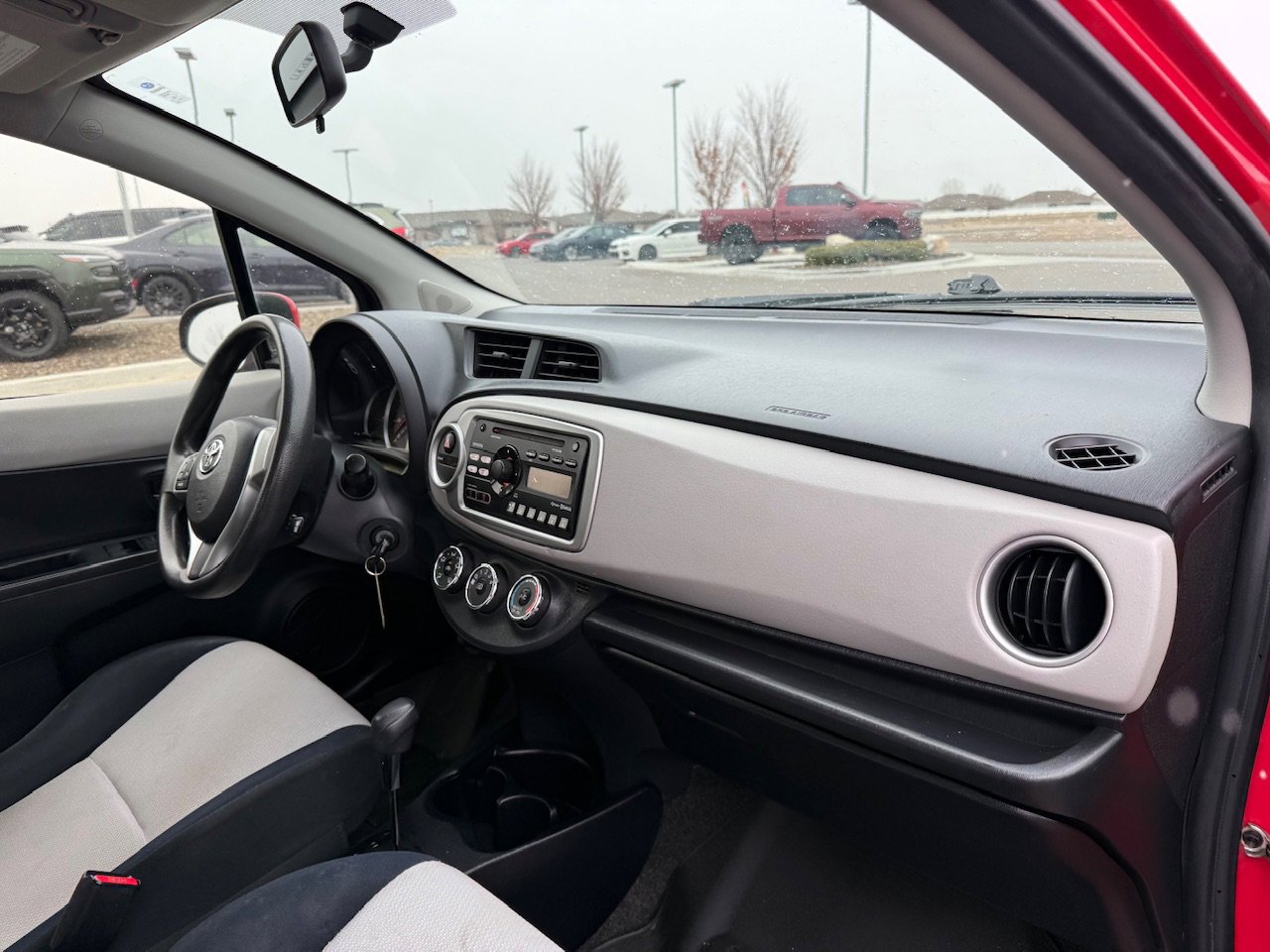 Used 2013 Toyota Yaris LE image 39