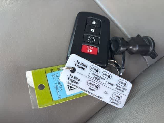 Used 2017 Toyota Highlander XLE FWD image 24