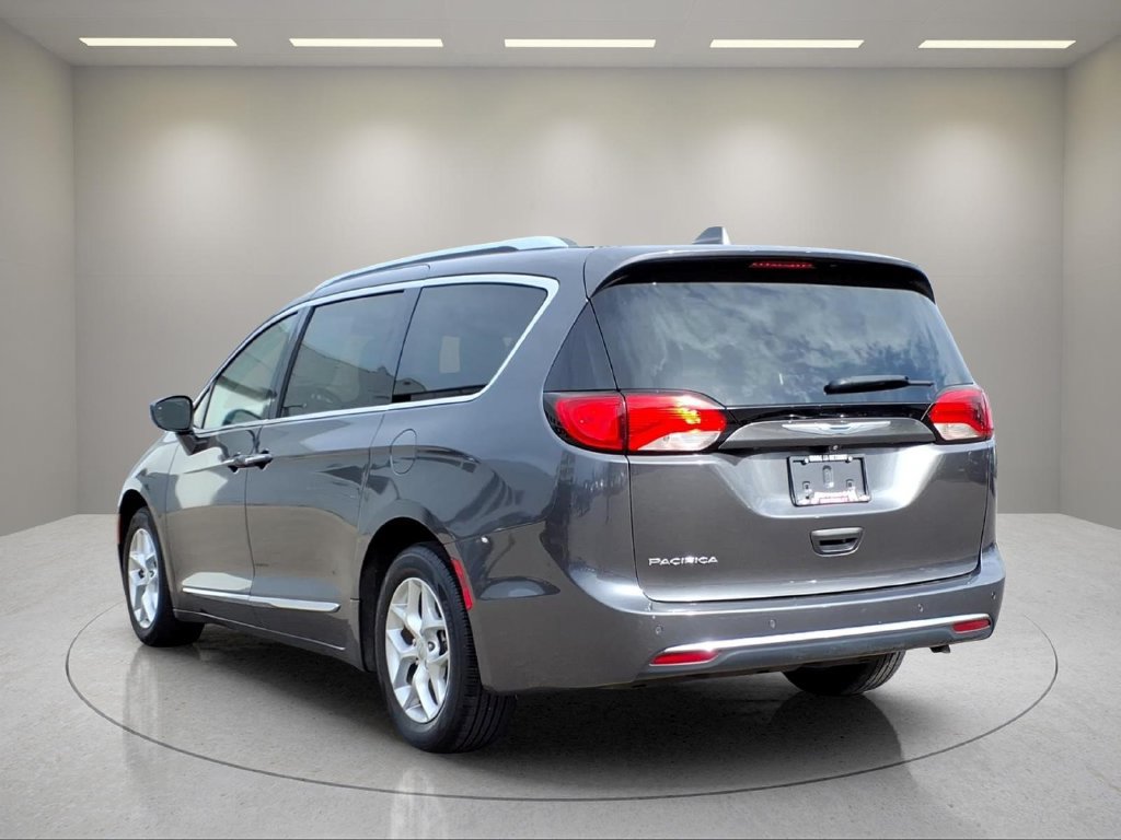 Used 2017 Chrysler Pacifica Touring-L Plus w/ Tire & Wheel Group FWD image 6