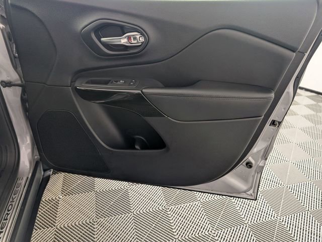 Used 2020 Jeep Cherokee Latitude Plus image 31