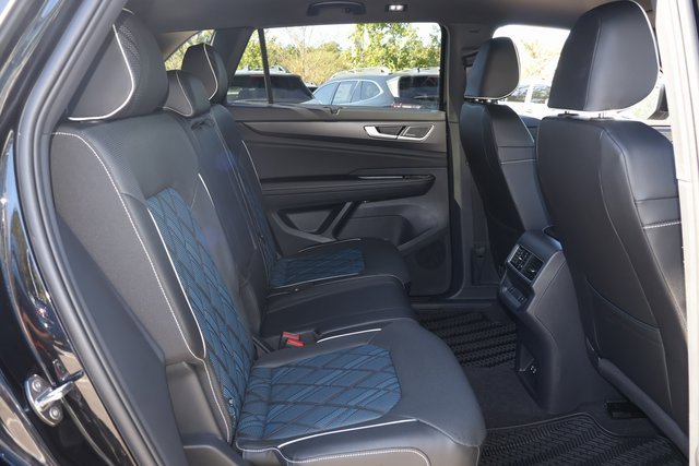 New 2026 Volkswagen Atlas Cross Sport SEL Premium R-Line image 17