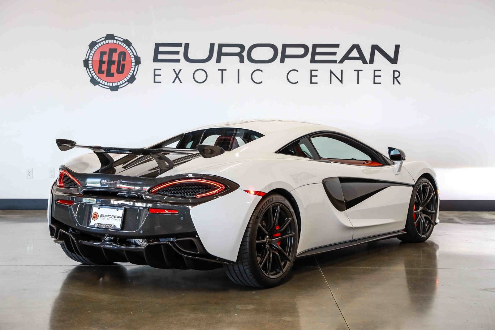 Used 2016 McLaren 570S Coupe RWD image 14