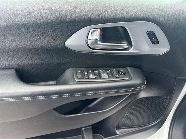 Used 2021 Chrysler Pacifica Touring-L w/ S Appearance Package AWD/4WD image 12