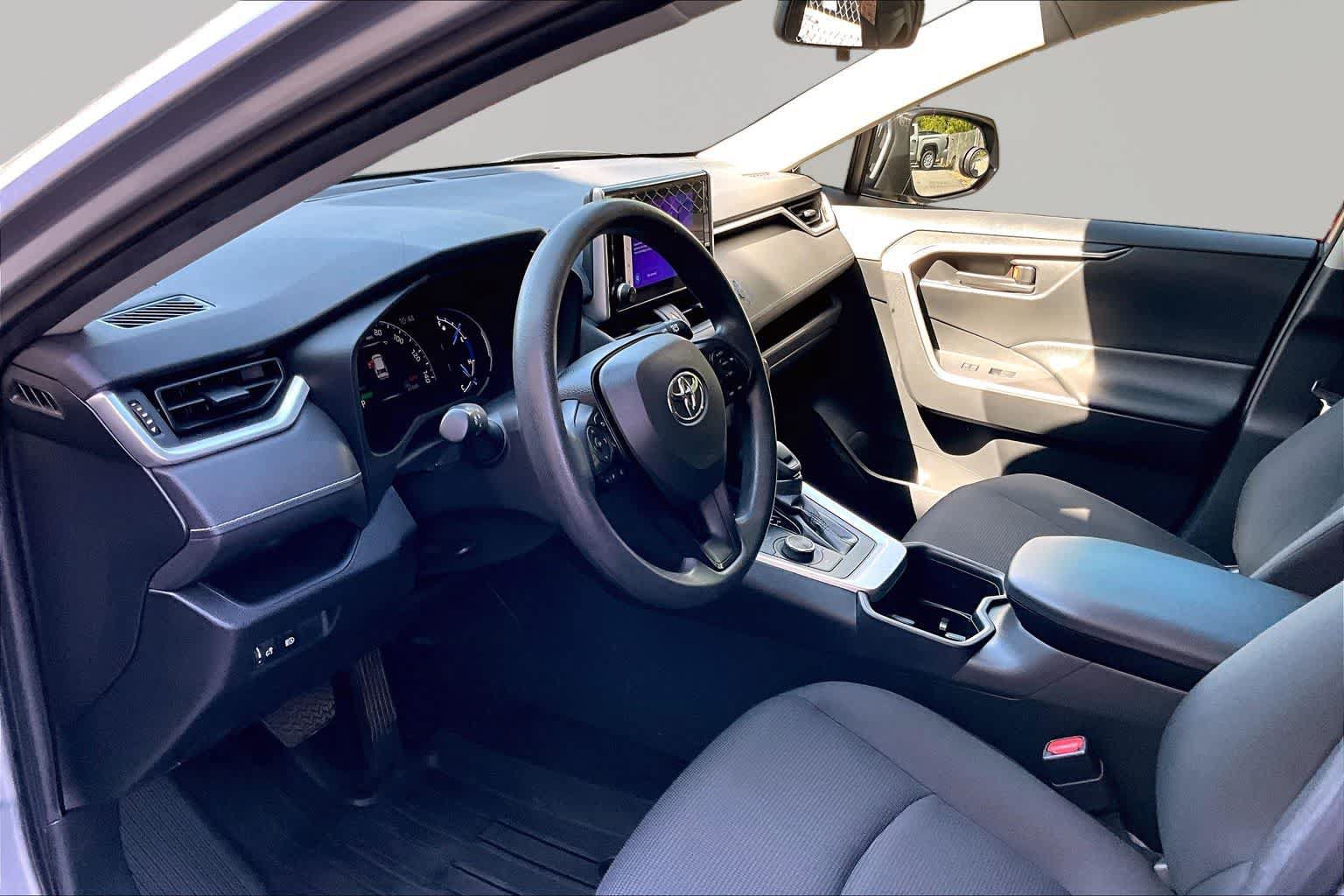 Certified 2023 Toyota RAV4 LE AWD/4WD image 18
