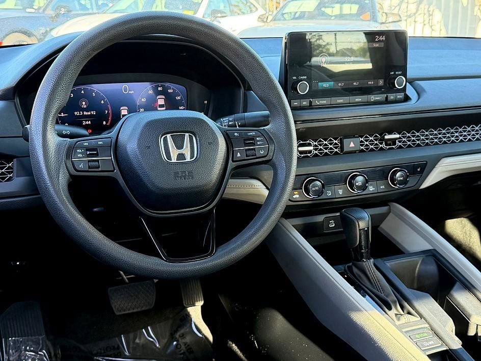 Used 2023 Honda Accord EX image 32