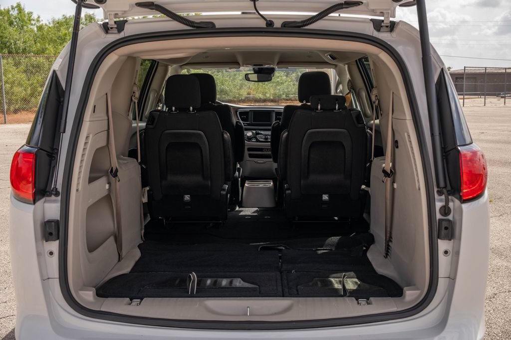 Used 2023 Chrysler Voyager LX FWD image 26