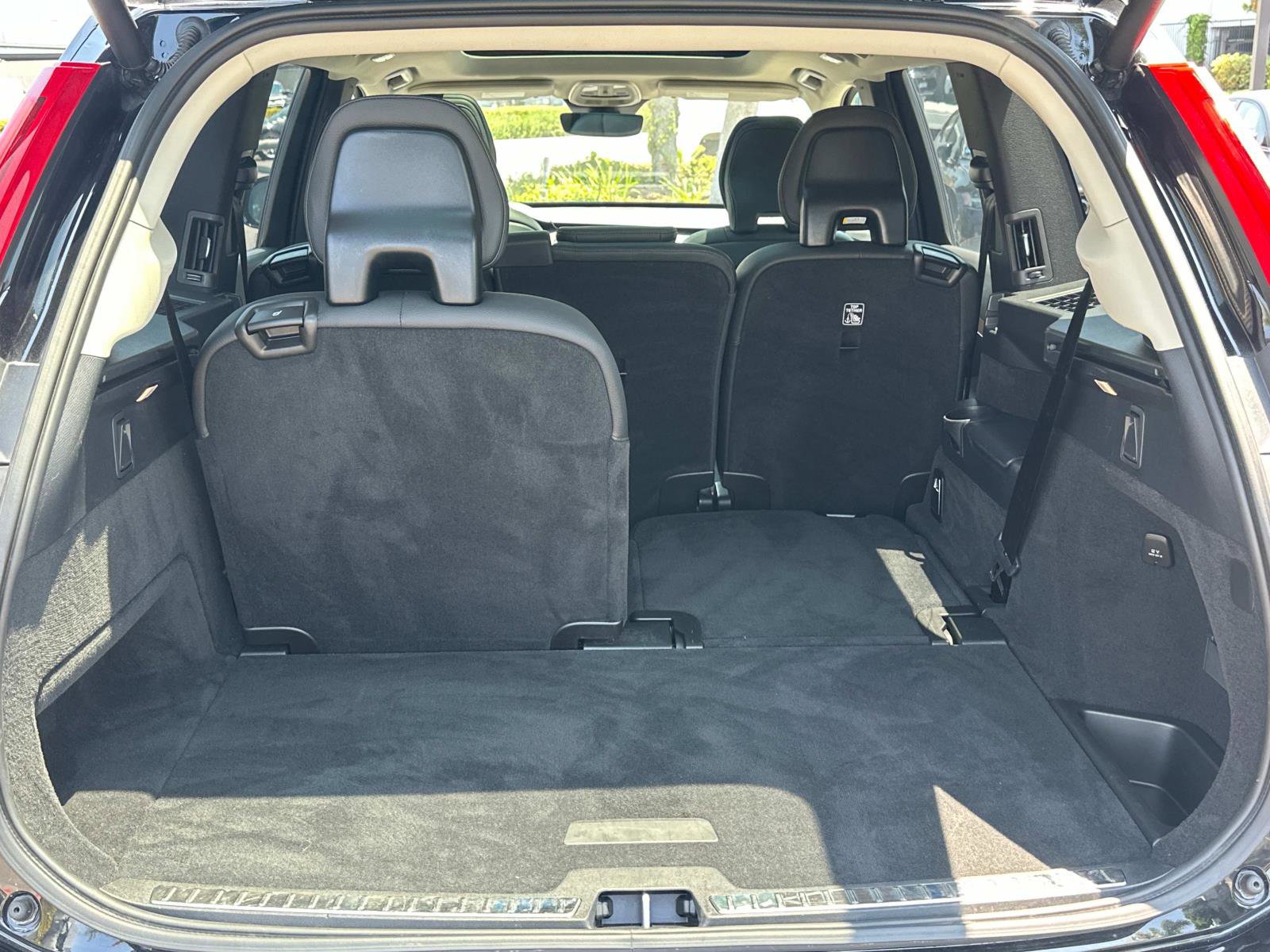 Certified 2025 Volvo XC90 B6 Plus image 24