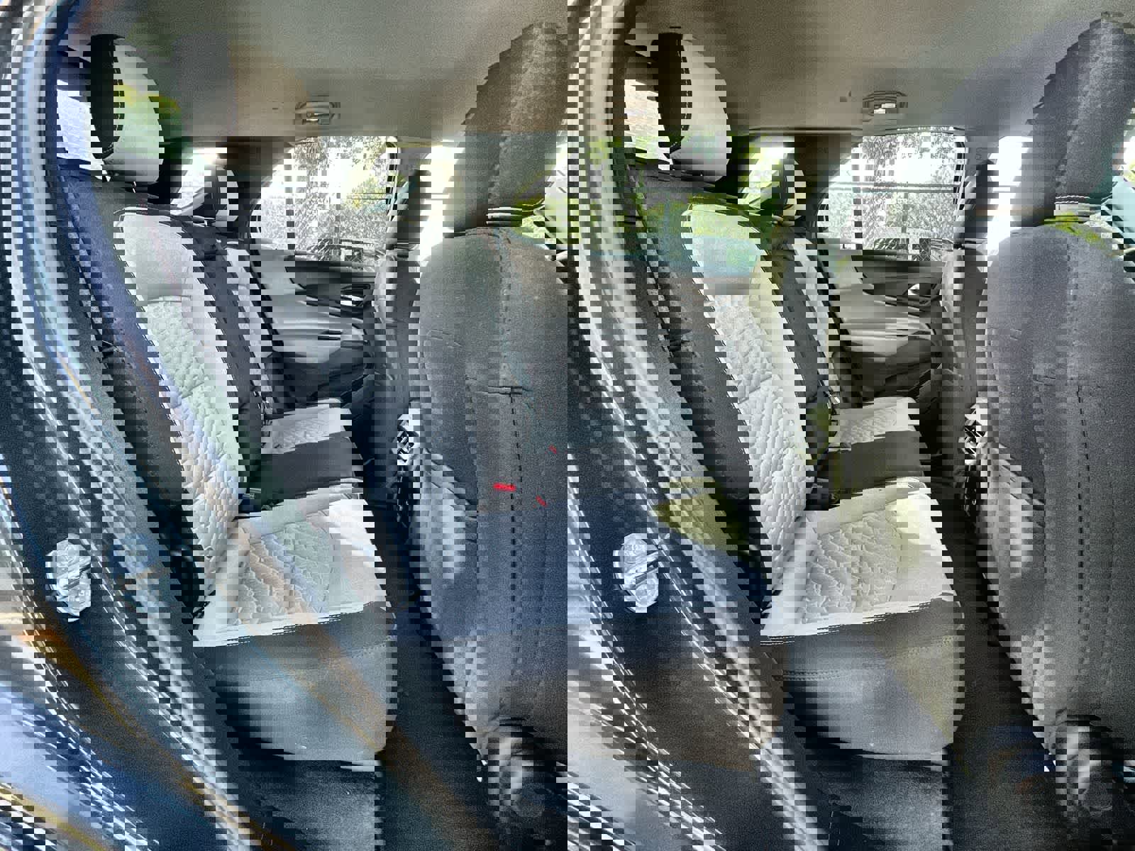 Used 2019 Chevrolet Equinox LS image 19