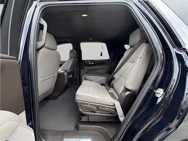 Used 2022 GMC Yukon SLT w/ SLT Luxury Package image 14