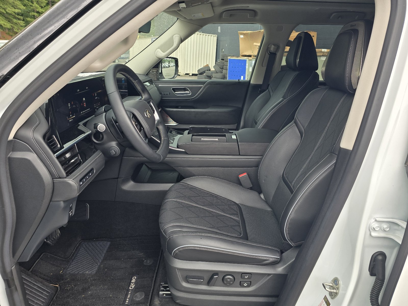 Used 2025 INFINITI QX80 Sensory AWD/4WD image 13