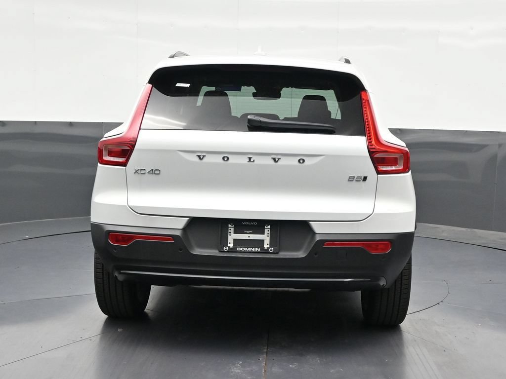 New 2026 Volvo XC40 B5 Plus w/ Climate Package AWD/4WD image 4