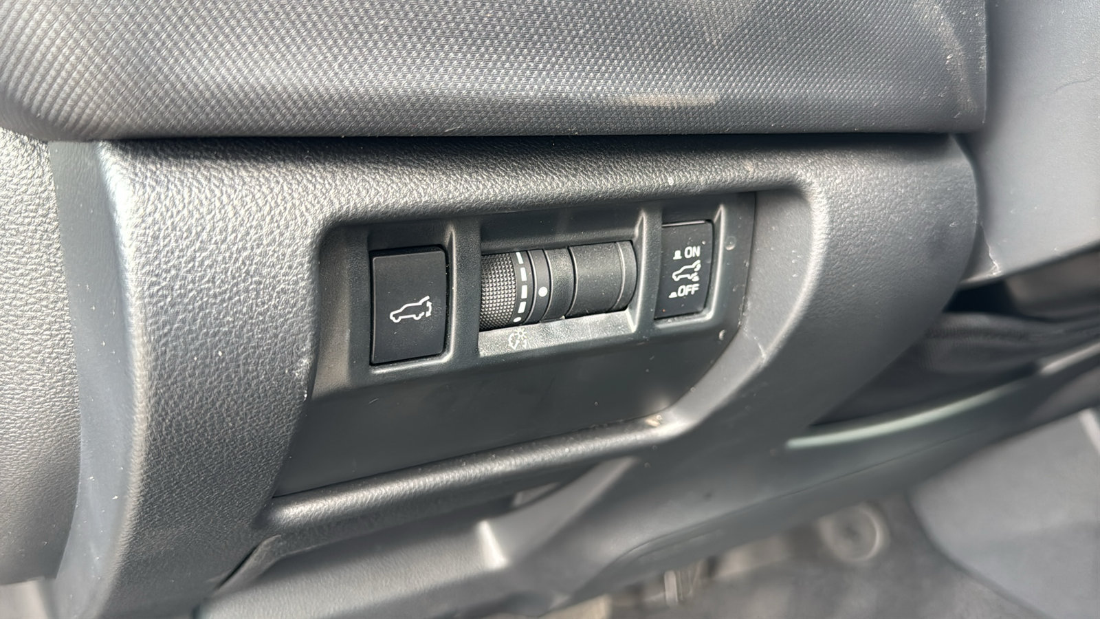 Certified 2025 Subaru Forester Premium AWD/4WD image 16