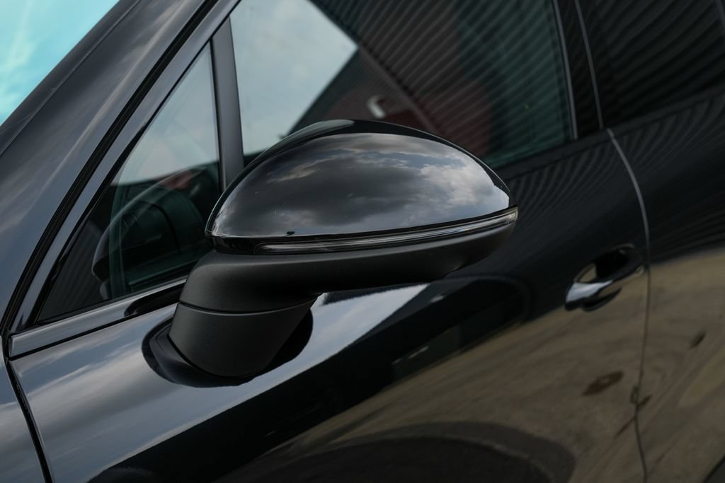 Certified 2025 Porsche Cayenne E-Hybrid AWD/4WD image 9