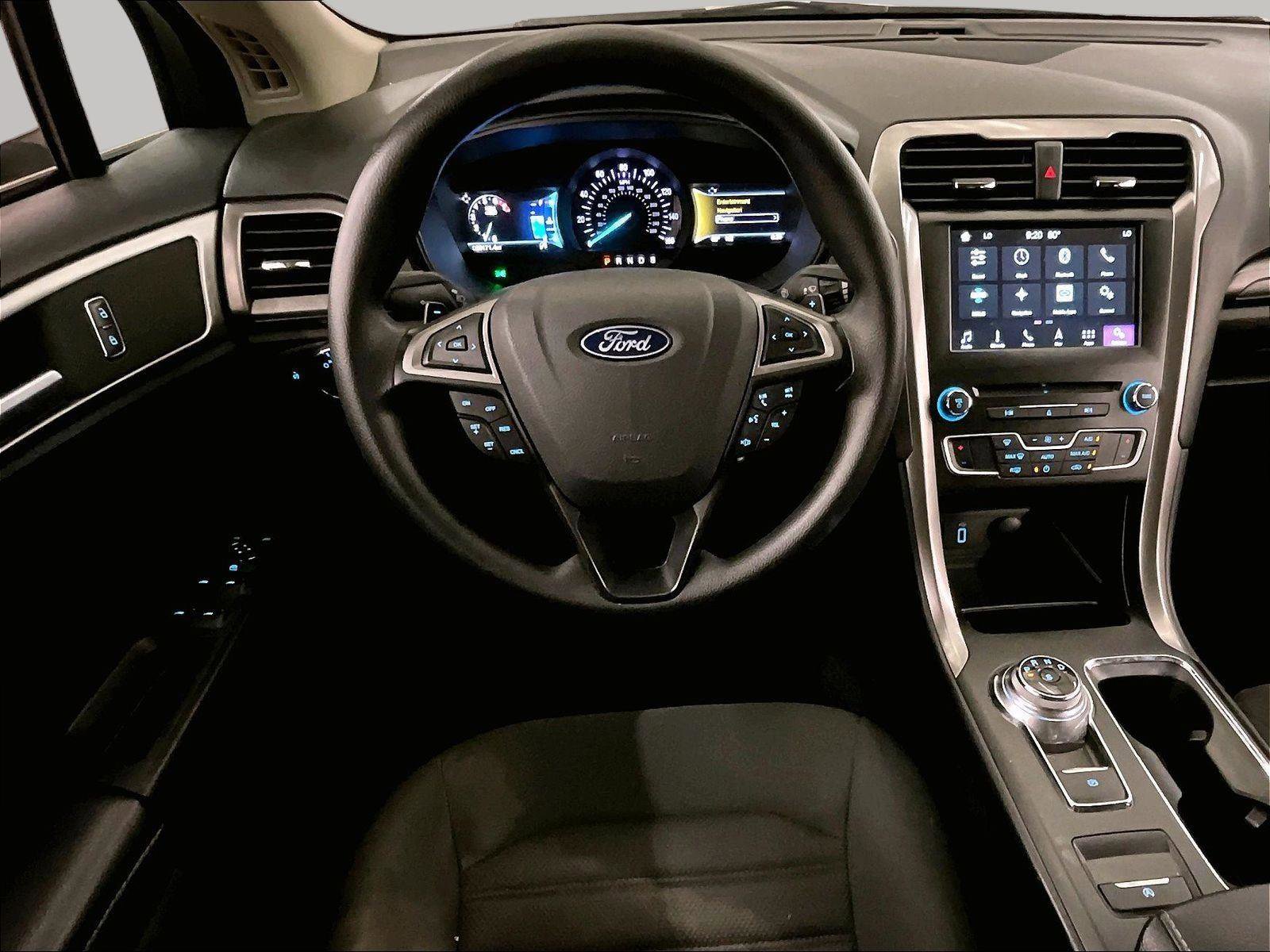 Used 2018 Ford Fusion SE w/ Fusion SE Technology Package image 5