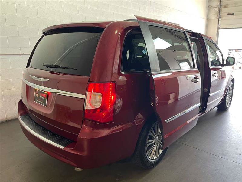 Used 2015 Chrysler Town & Country Touring-L w/ Driver Convenience Group FWD image 21