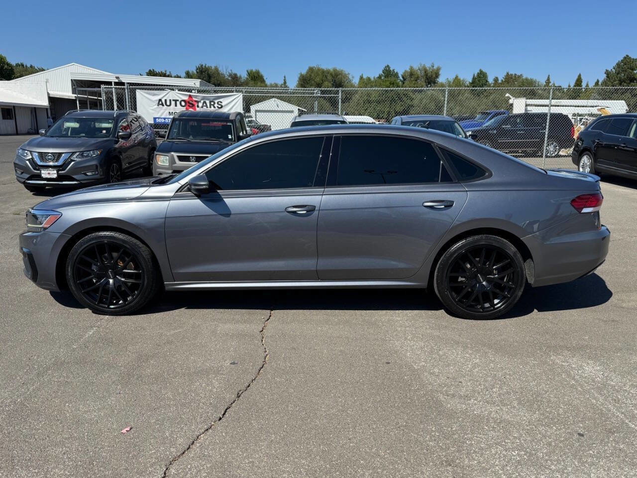 Used 2022 Volkswagen Passat 2.0T R-Line image 2