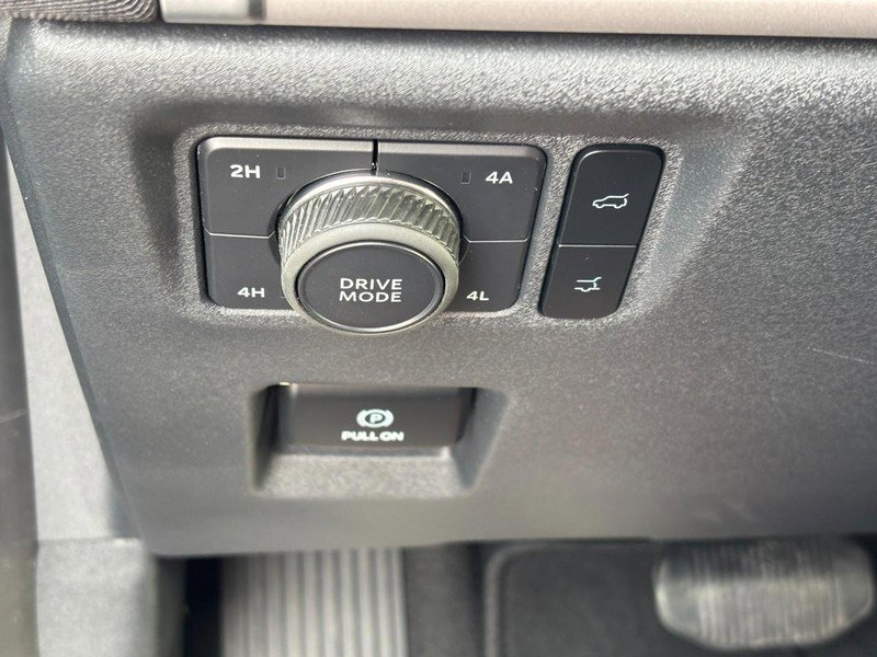 Used 2025 Ford Expedition Active image 20