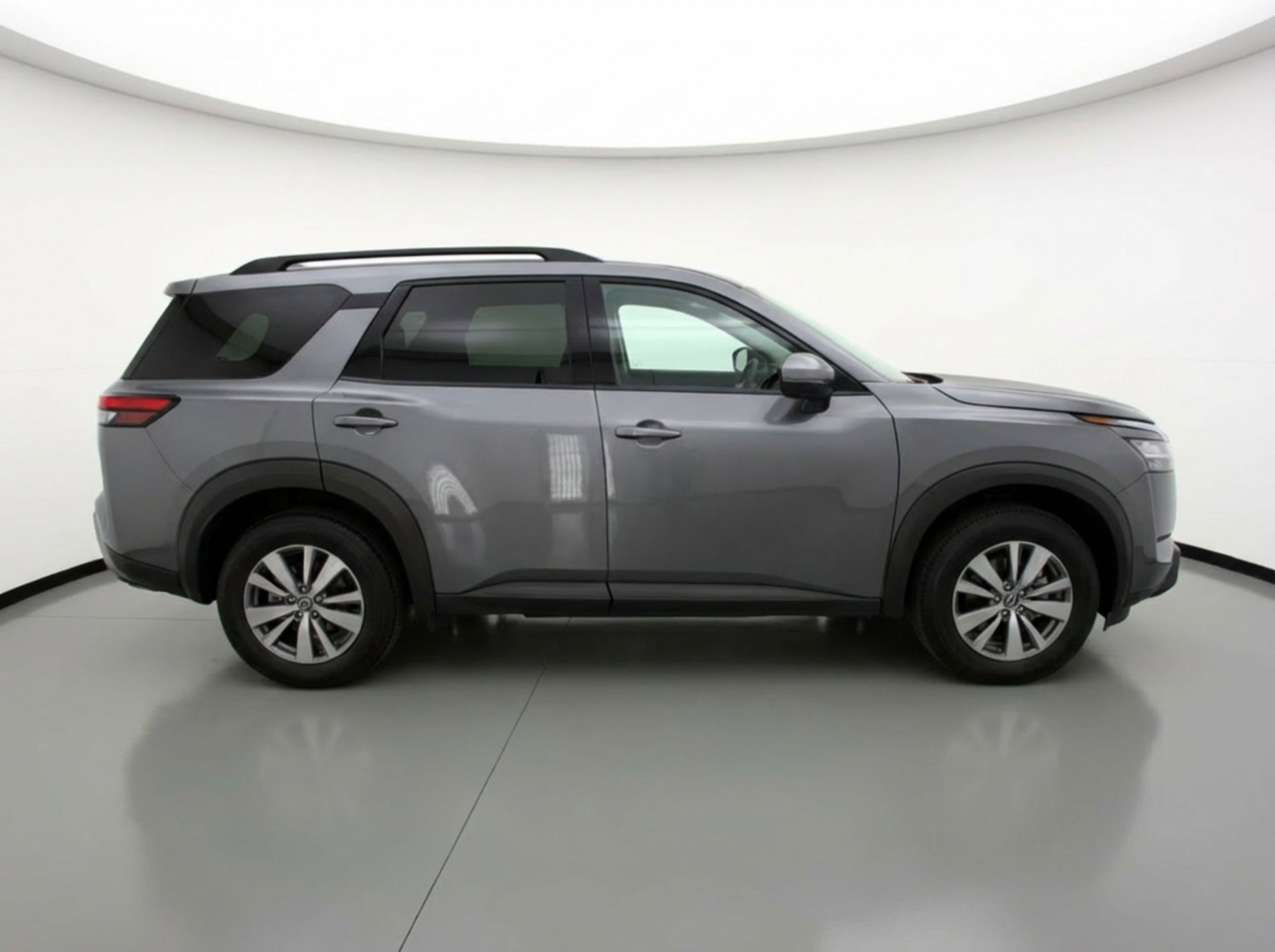 Used 2025 Nissan Pathfinder SV image 11