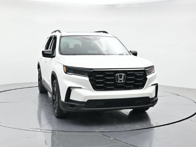 Used 2025 Honda Pilot Black Edition image 4