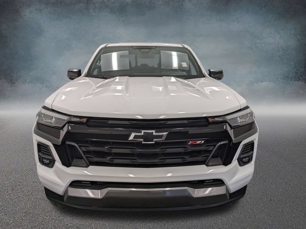 Used 2024 Chevrolet Colorado Z71 AWD/4WD image 2