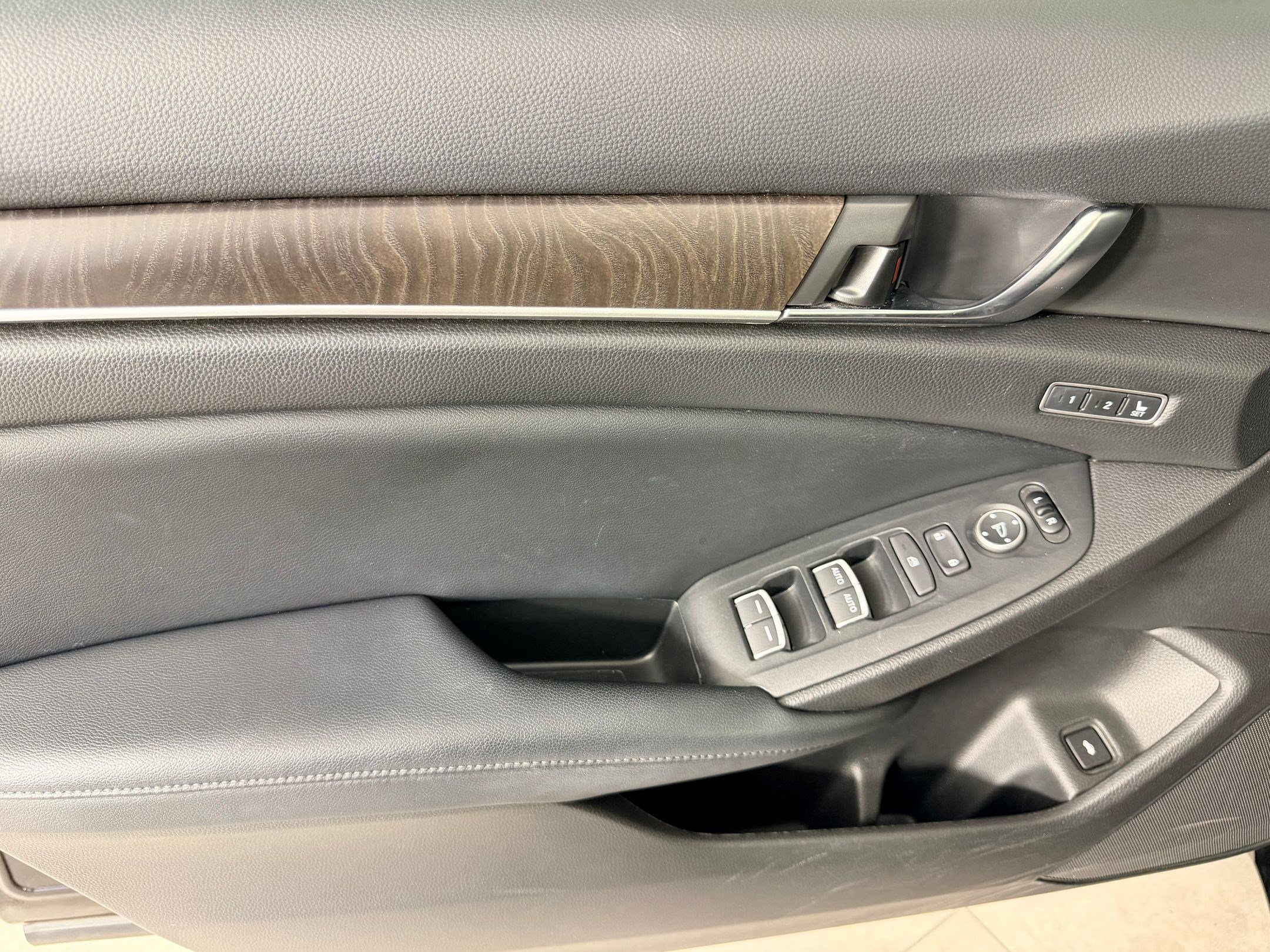 Used 2018 Honda Accord EX-L image 12