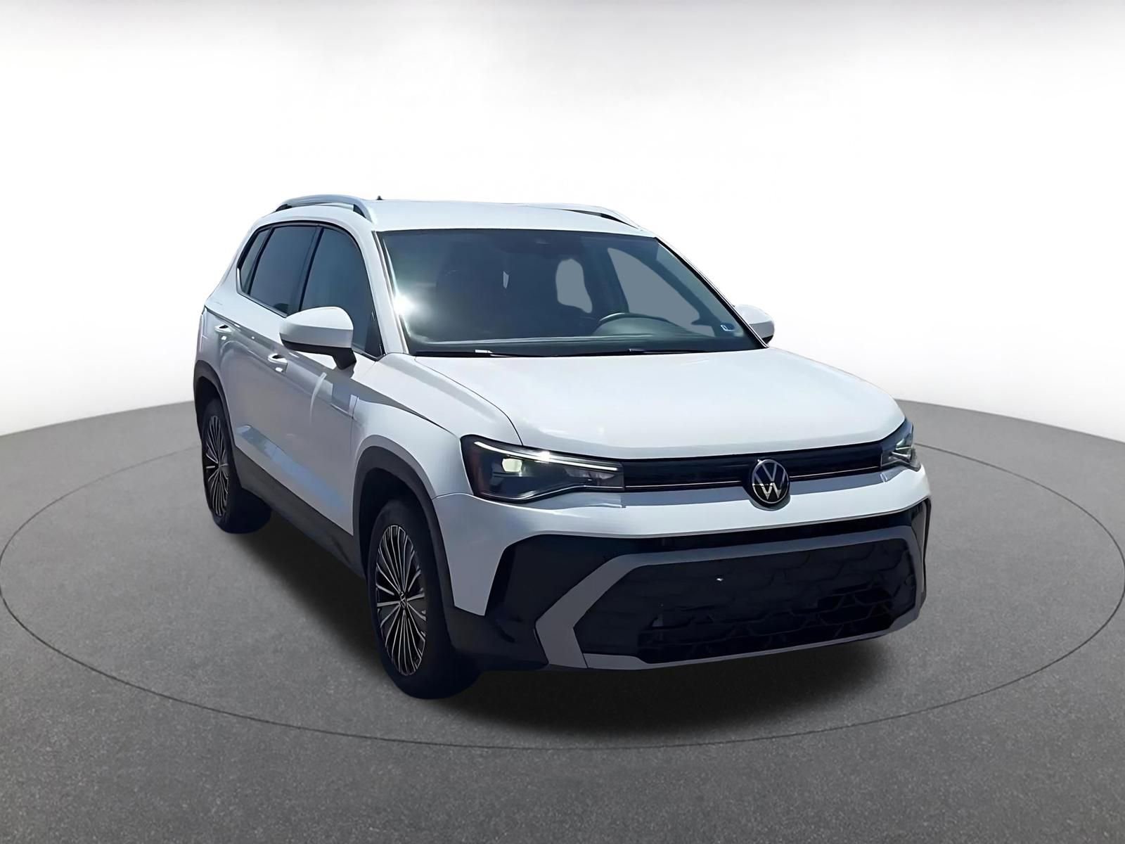 Used 2025 Volkswagen Taos SE FWD image 3