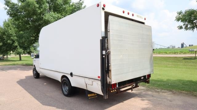 Used 2017 Ford E-350 and Econoline 350 Super Duty RWD image 3