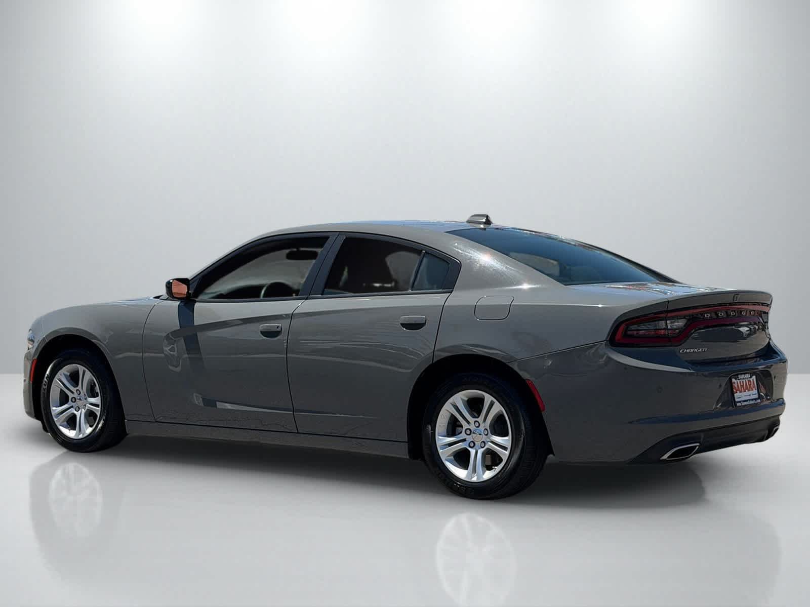 Used 2023 Dodge Charger SXT RWD image 4