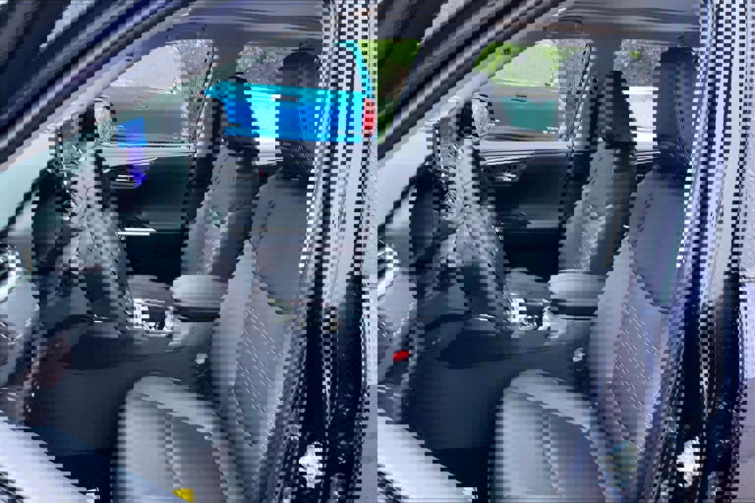 Used 2025 Toyota RAV4 Limited image 8