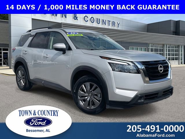 Used 2025 Nissan Pathfinder SV image 1