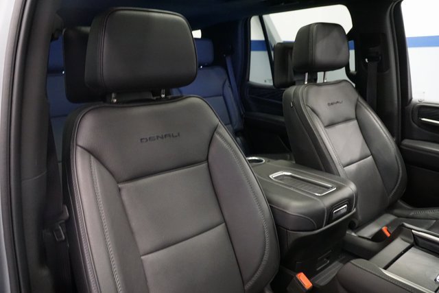 Used 2023 GMC Yukon Denali w/ Advanced Technology Package image 18