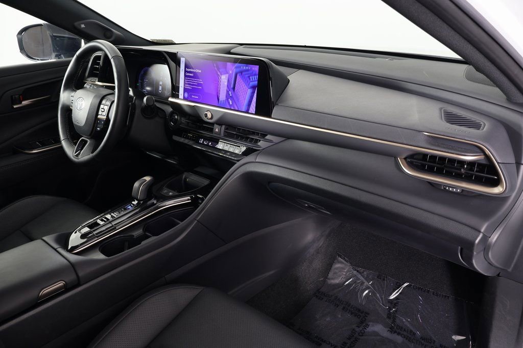 Used 2024 Toyota Crown Platinum AWD/4WD image 9