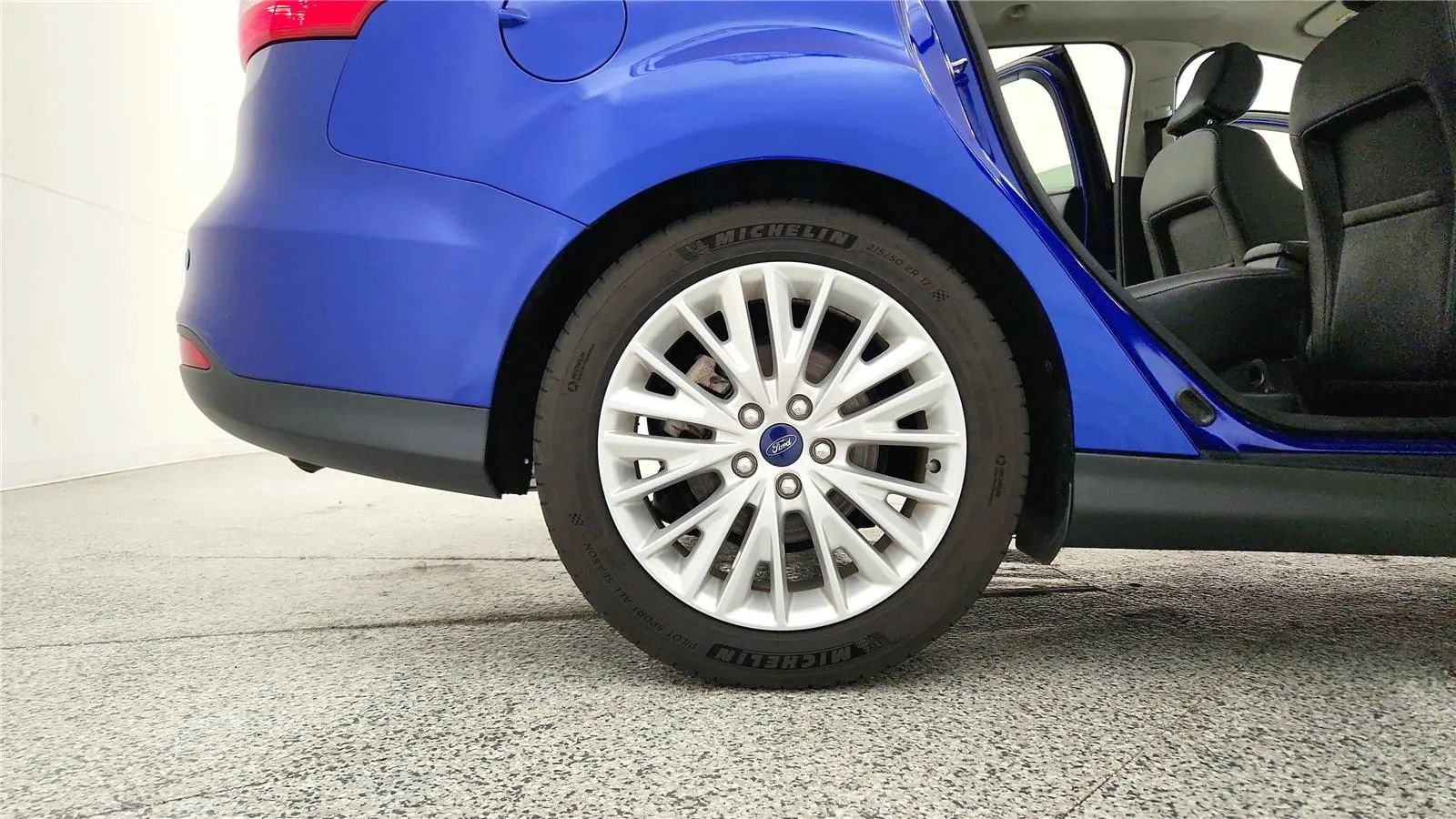 Used 2015 Ford Focus Titanium FWD image 13