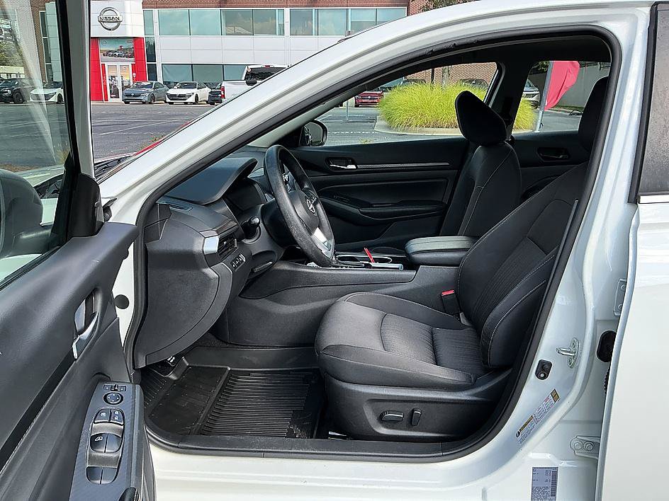 Certified 2024 Nissan Altima 2.5 SV FWD image 12
